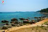 Spiaggia rocciosa con ciotoli a Cuvi Rovigno