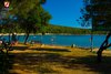 Livada u sjeni na plaži Veštar