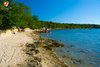 Šljunčana obala na plaži Veštar Rovinj